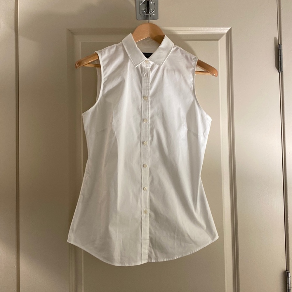 Banana Republic Riley Tailored sleeveless button up shirt